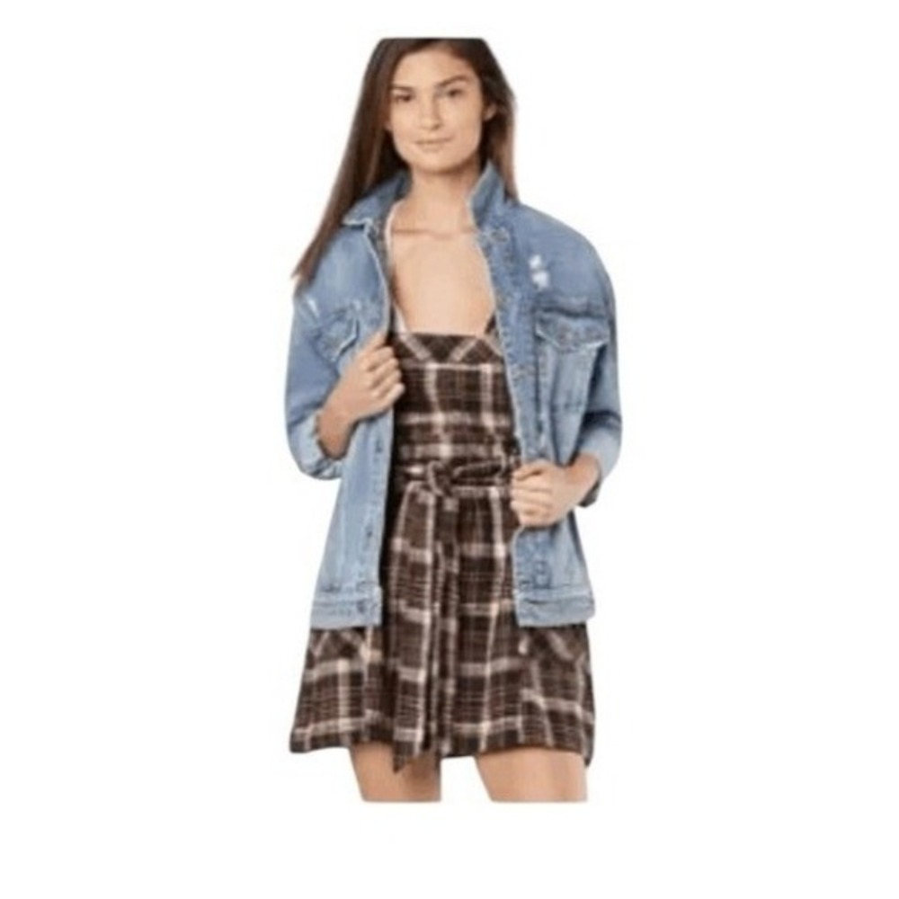 Free People Studded Denim Trucker Jacket Blue Medium Wash Distressed‎ Denim XS